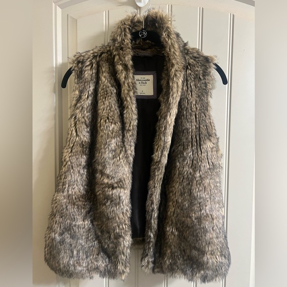 Abercrombie & Fitch Jackets & Blazers - Abercrombie & fitch faux fur brown vest